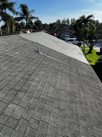 Wide shingle roof after a full soft wash
